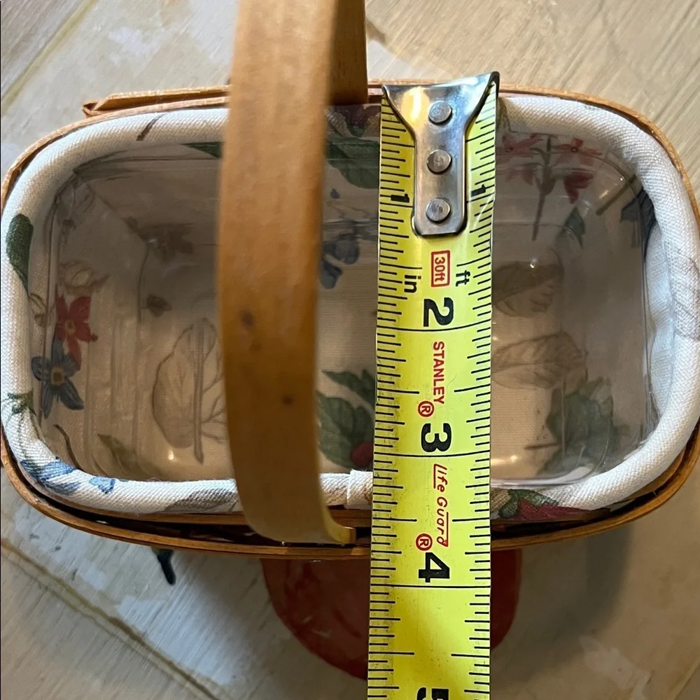Longaberger ‘99 Hostess Basket w/Liner, plastic protector and stationary handle